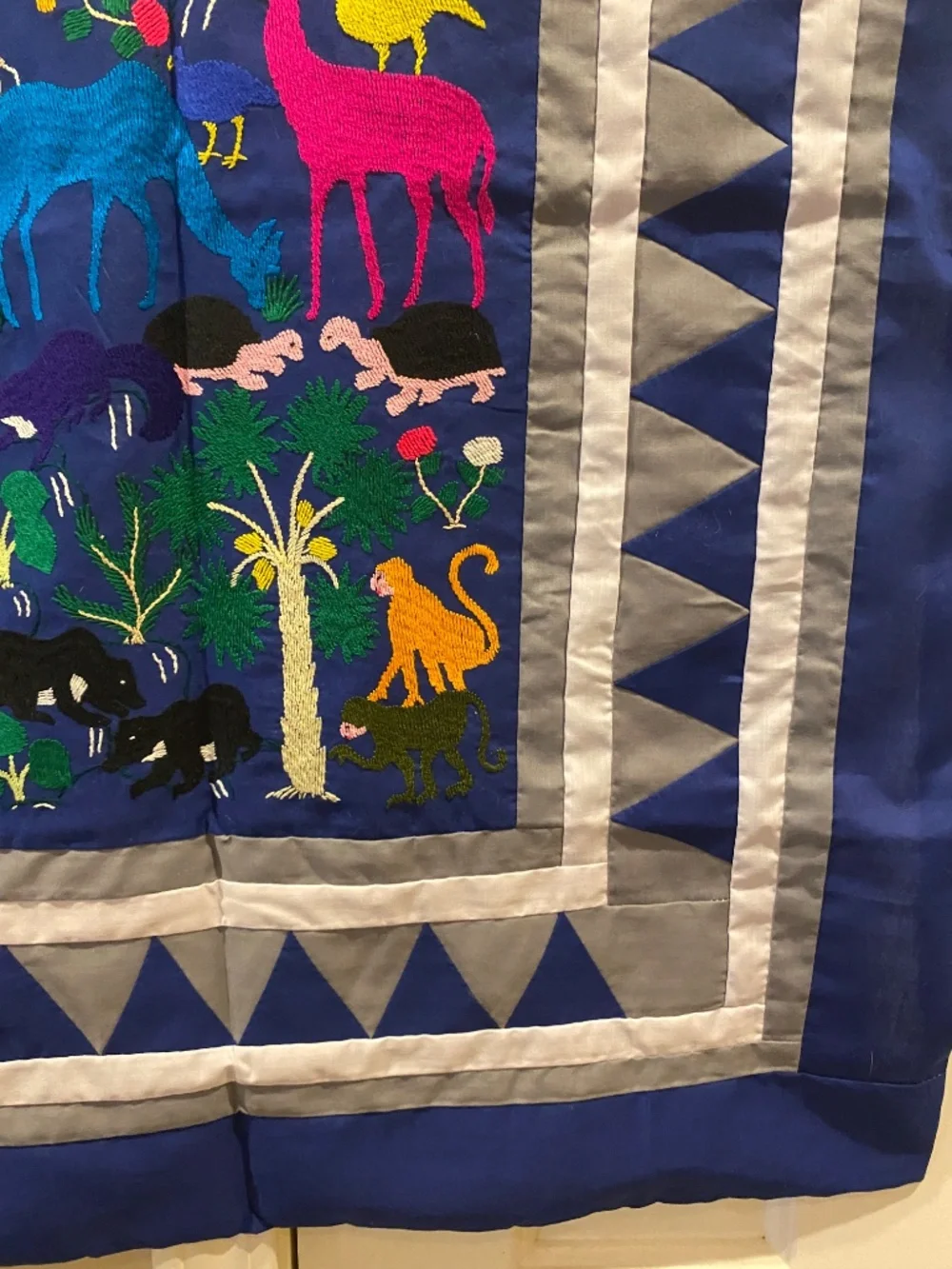 Stitched tapestry of animal for decorating a baby / child room (New)